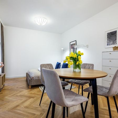 Tyzenhauz Suites Topolowa Krasków Εξωτερικό φωτογραφία