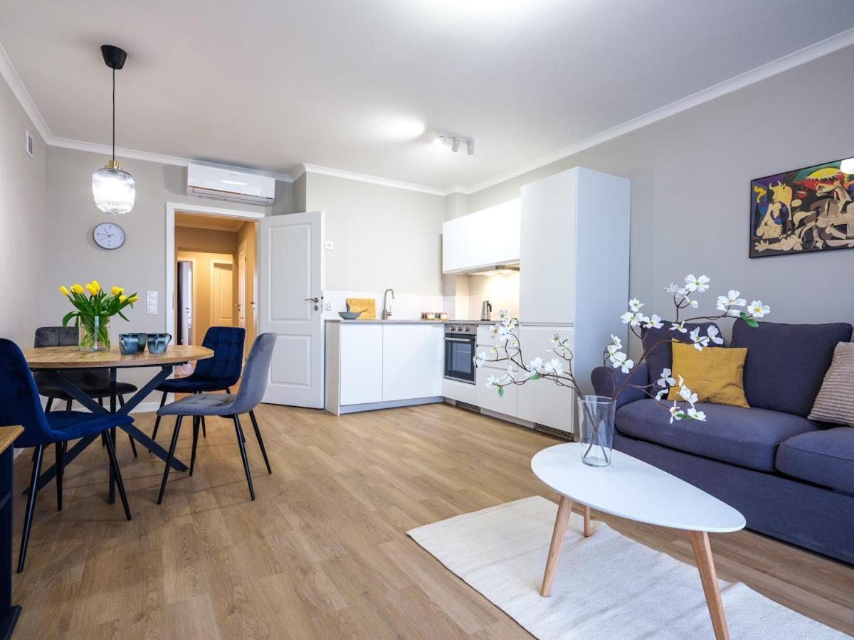 Tyzenhauz Suites Topolowa Krasków Εξωτερικό φωτογραφία